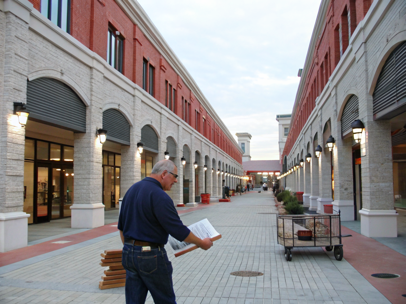 Urban Commercial Plaza